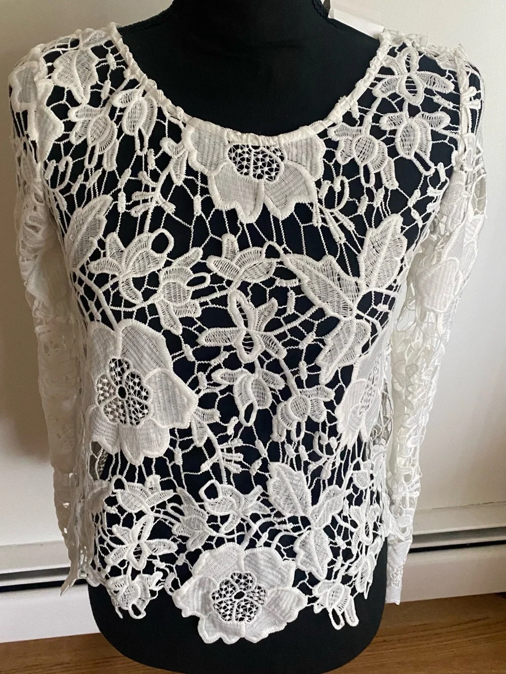 H&M Divided NWT White Floral Lace Crochet Long Sleeve Top Scalloped Edges Size 4